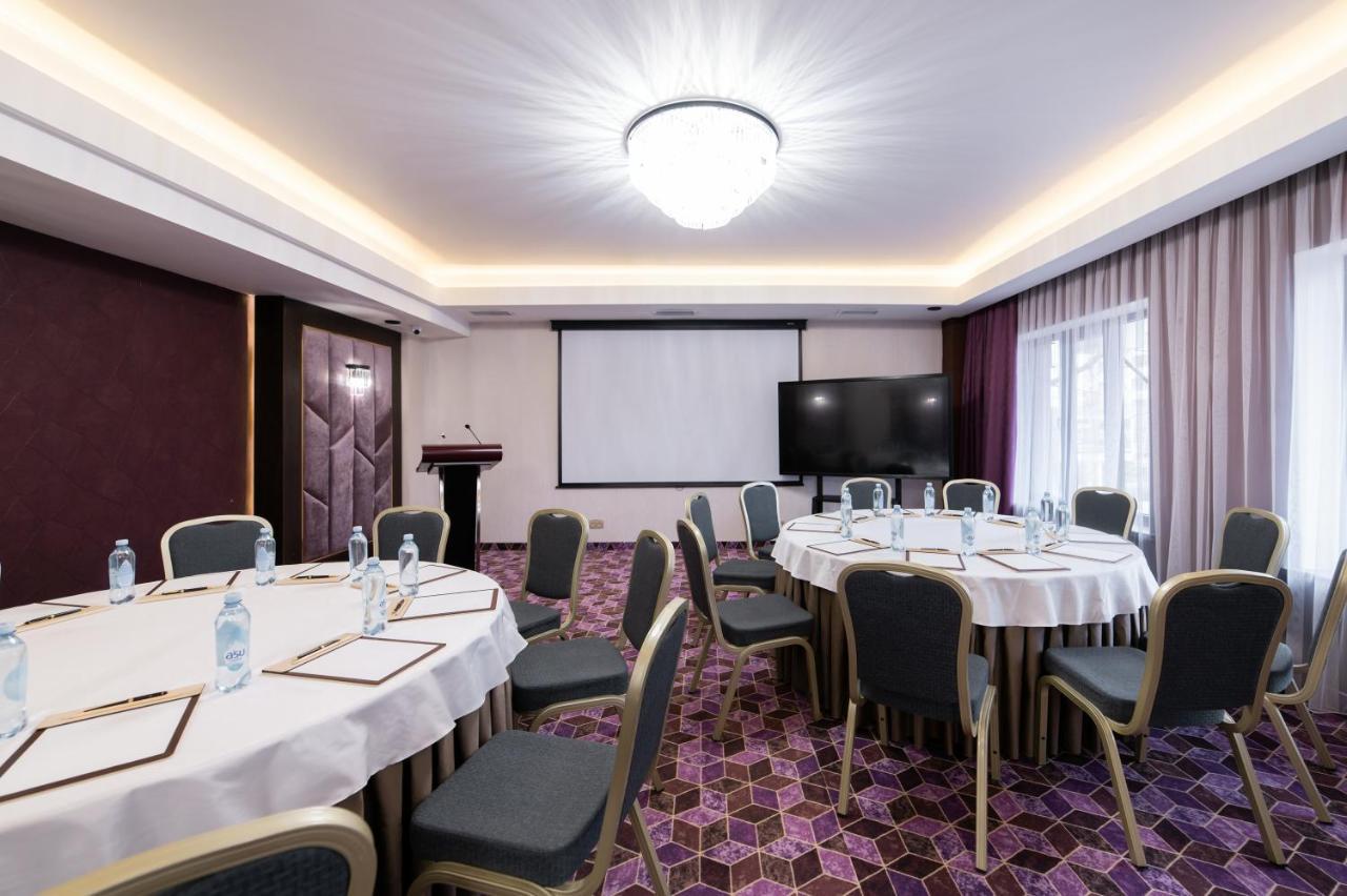 Orient Hotel Bişkek Dış mekan fotoğraf