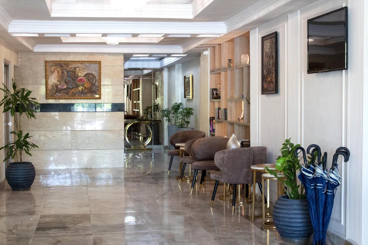 Orient Hotel Bişkek Dış mekan fotoğraf