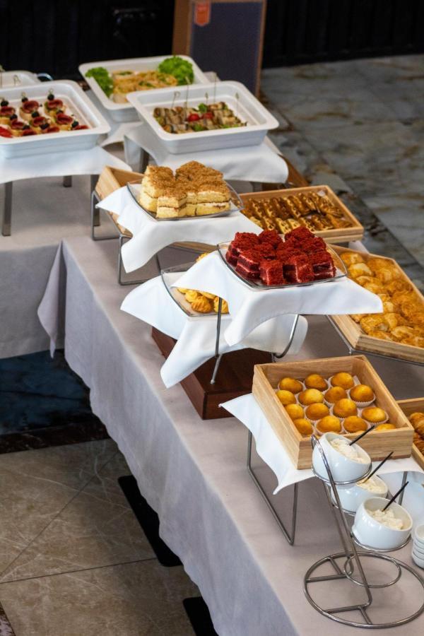 Orient Hotel Bişkek Dış mekan fotoğraf