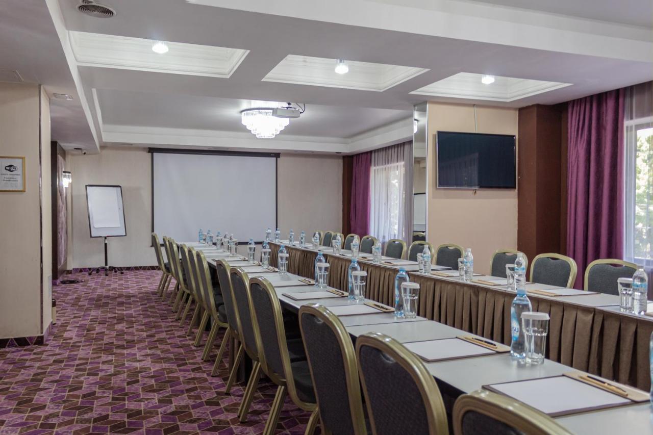 Orient Hotel Bişkek Dış mekan fotoğraf